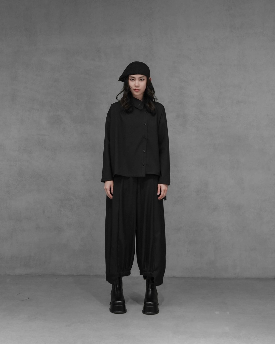MUKK DESIGN 侧开扣造型宽版衬衫 - 女装衬衫 - 聚酯纤维 黑色