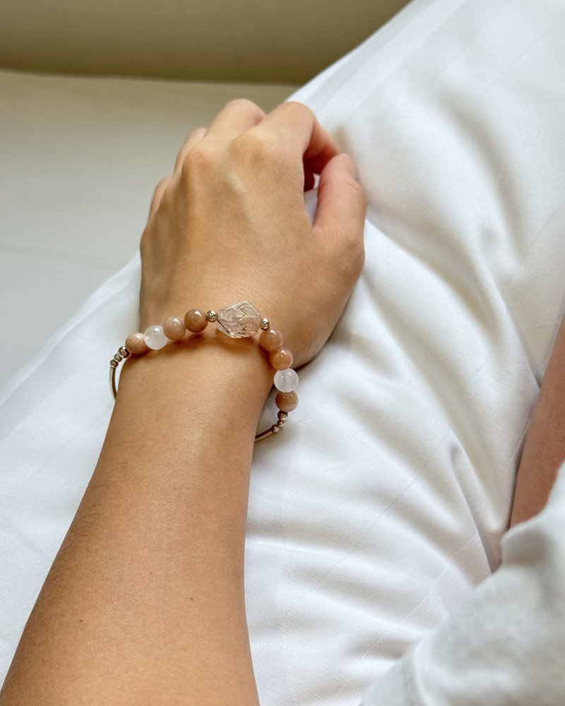 【lightwithin】手刻卢恩符文水晶手链 - 手链/手环 - 水晶 粉红色