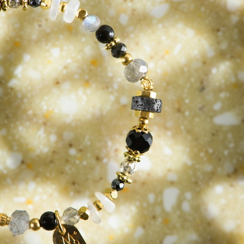 优雅的后现代主义 // C1551黑玛瑙火山岩白月光手链 - 手链/手环 - 宝石 