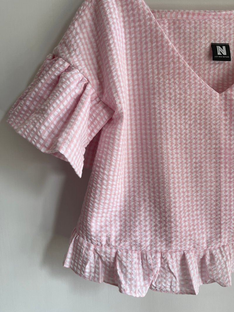 V- shape with strap& square collar ruffle top - 女装上衣 - 棉．麻 粉红色