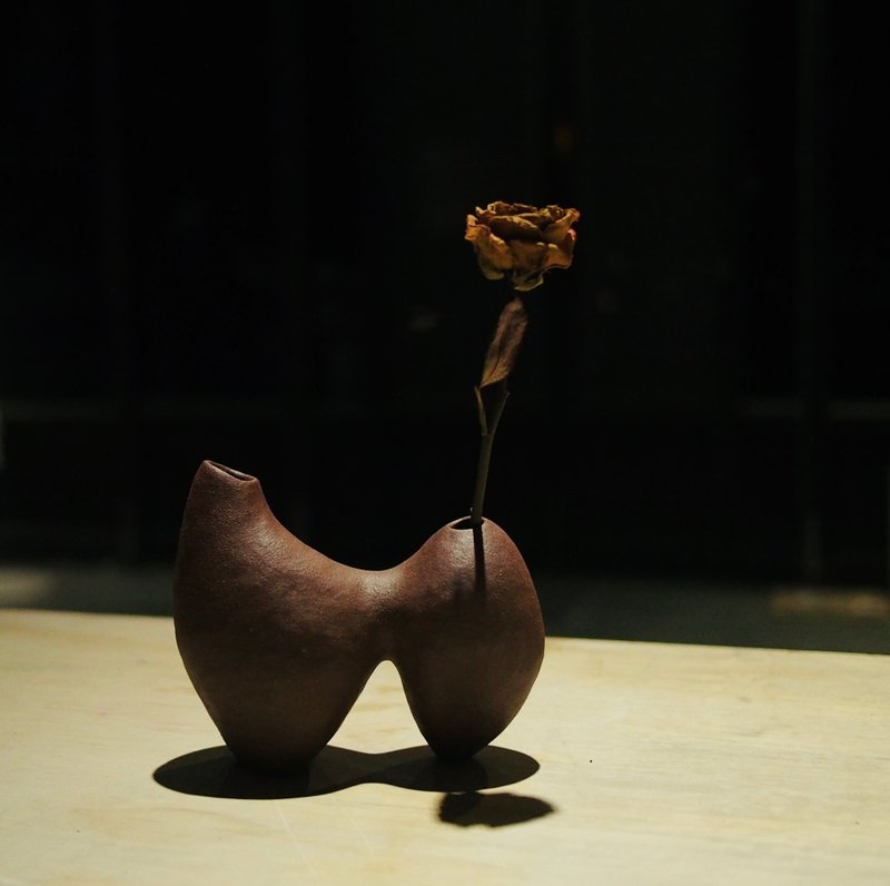 陶 花器 / 雕塑品 / 造型摆饰 - 花瓶/陶器 - 陶 咖啡色