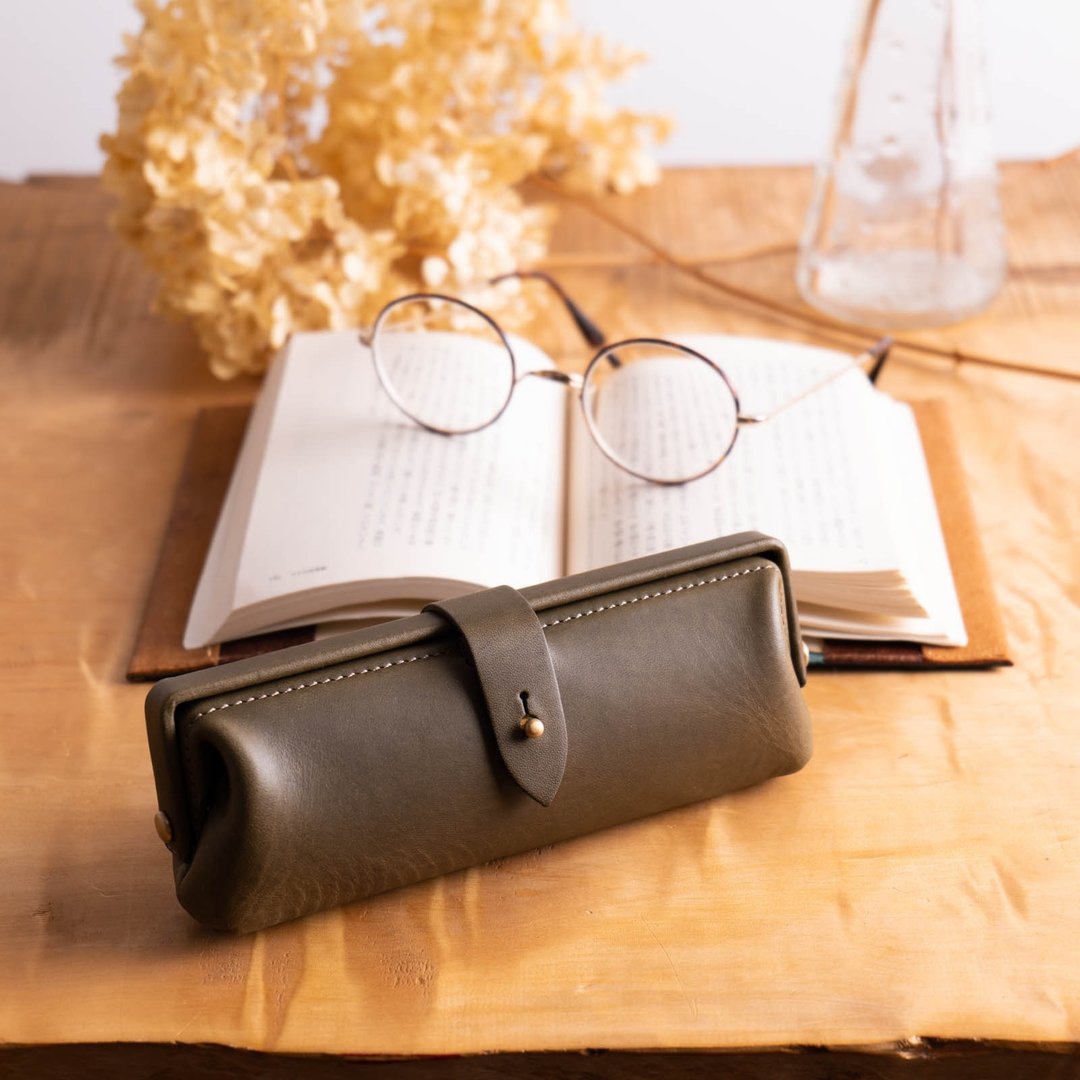 Paka-glass Slim #ElephantGray Italian Leather Glasses Case [Enrollment Celebration] [Job Celebration] [Customizable Gift] - 眼镜盒/眼镜布 - 真皮 灰色