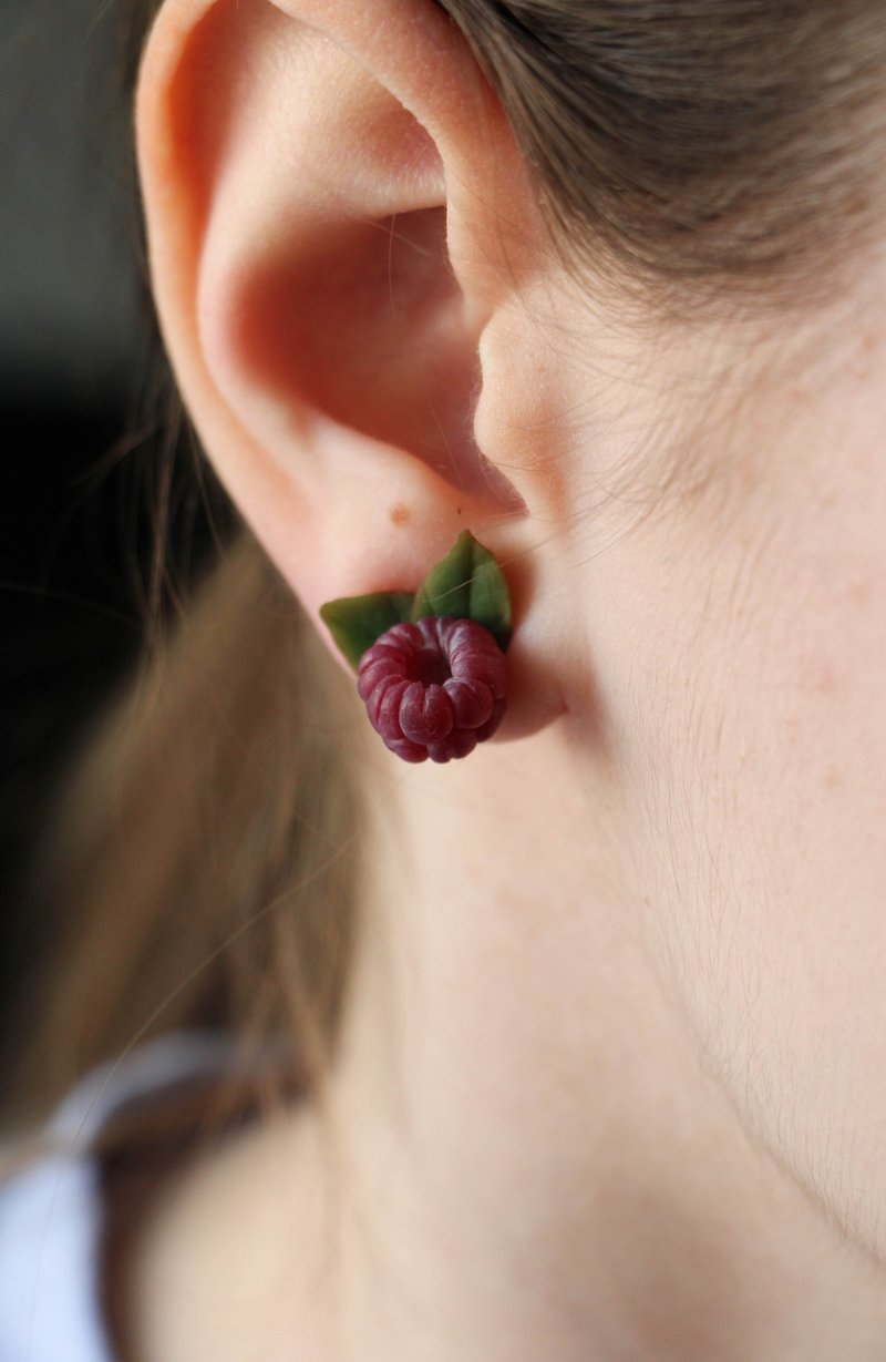 Summer earrings, Realistic raspberry stud earrings - 耳环/耳夹 - 粘土 红色