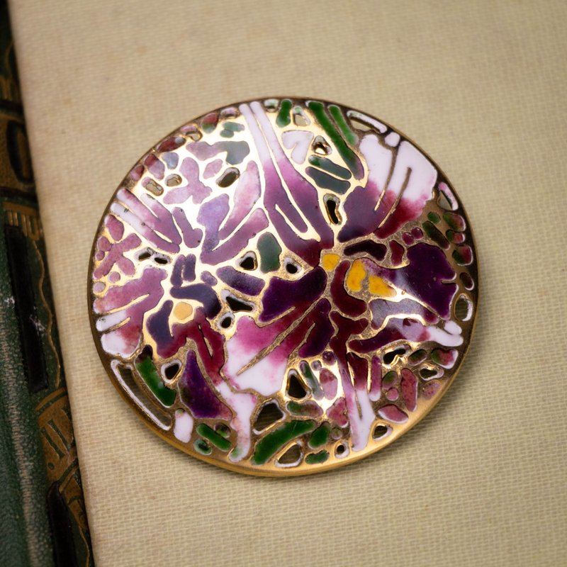 美国古董 铜錾胎珐琅工艺 白底紫红渐层兰花 圆形镂空两用胸针坠 - 胸针 - 珐琅 紫色