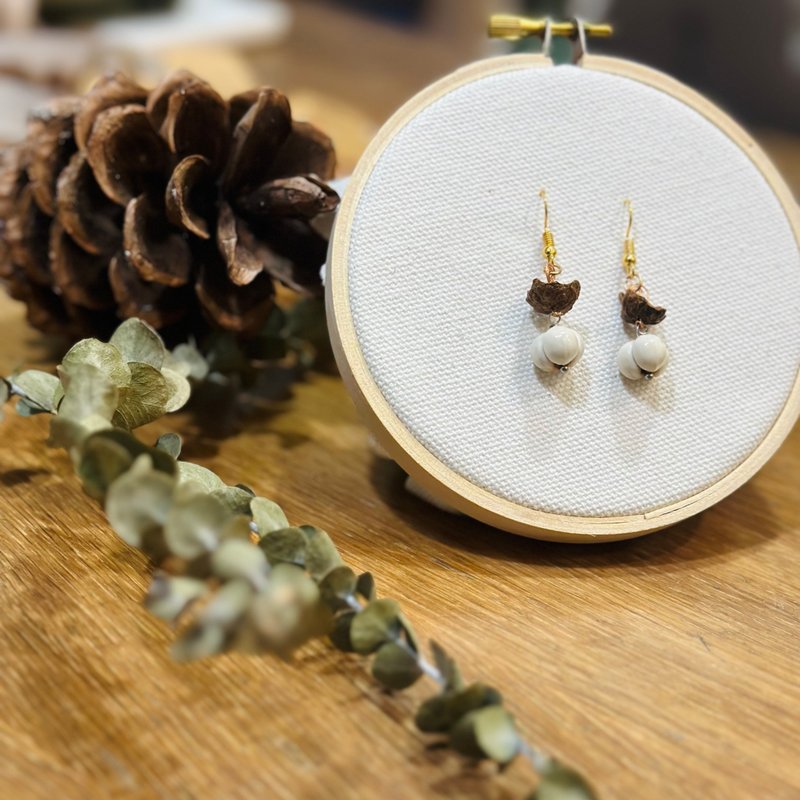 生命之链系列-坚韧的记忆 - 耳环/耳夹 - 植物．花 卡其色