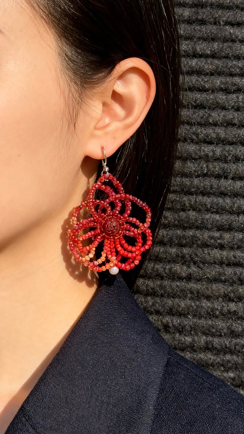 Crystal.EAA 设计款琉璃耳饰 朱华缠蕊耳环 - 耳环/耳夹 - 琉璃 红色