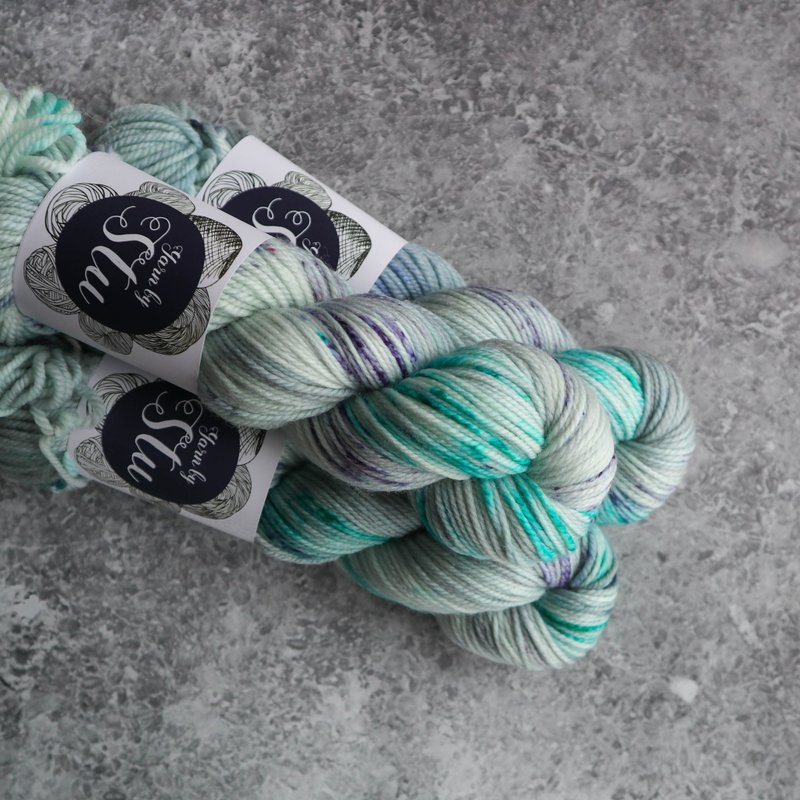 Hand dyed blue superwash merino DK yarn (aran weight) - 编织/刺绣/羊毛毡/裁缝 - 羊毛 蓝色