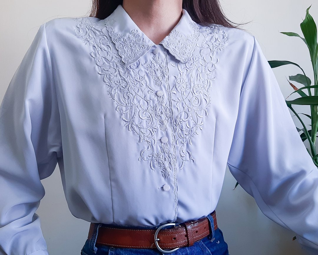 复古 70 年代 80 年代手工刺绣衬衫 古董手工刺绣灰色衬衫 M 码 - 女装衬衫 - 聚酯纤维 灰色