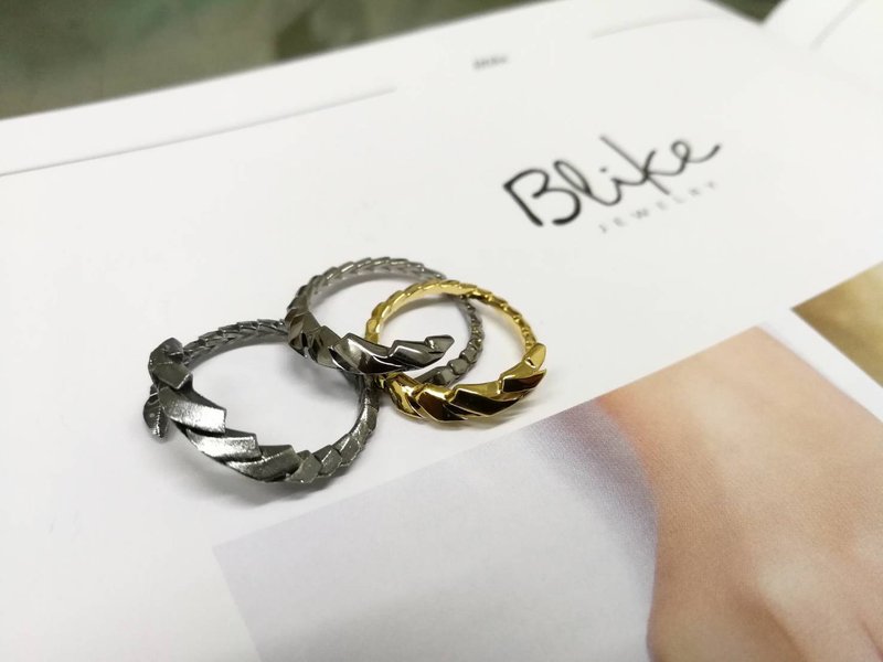 Dragon tail ring 18K gold - 戒指 - 贵金属 金色