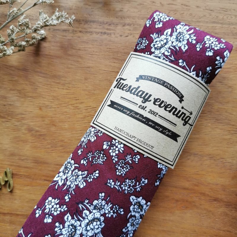 Necktie Maroon Red Little White Floral - 领带/领带夹 - 棉．麻 红色