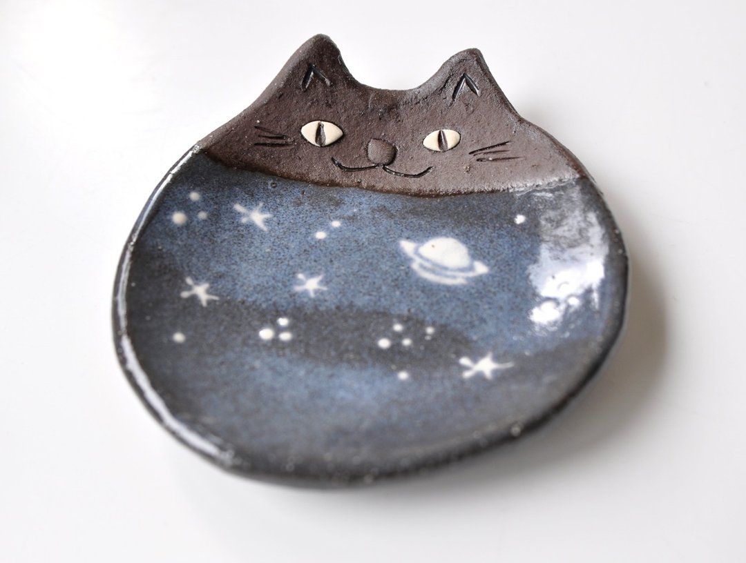Small plate of a cat that designed the universe - 盘子/餐盘/盘架 - 陶 蓝色