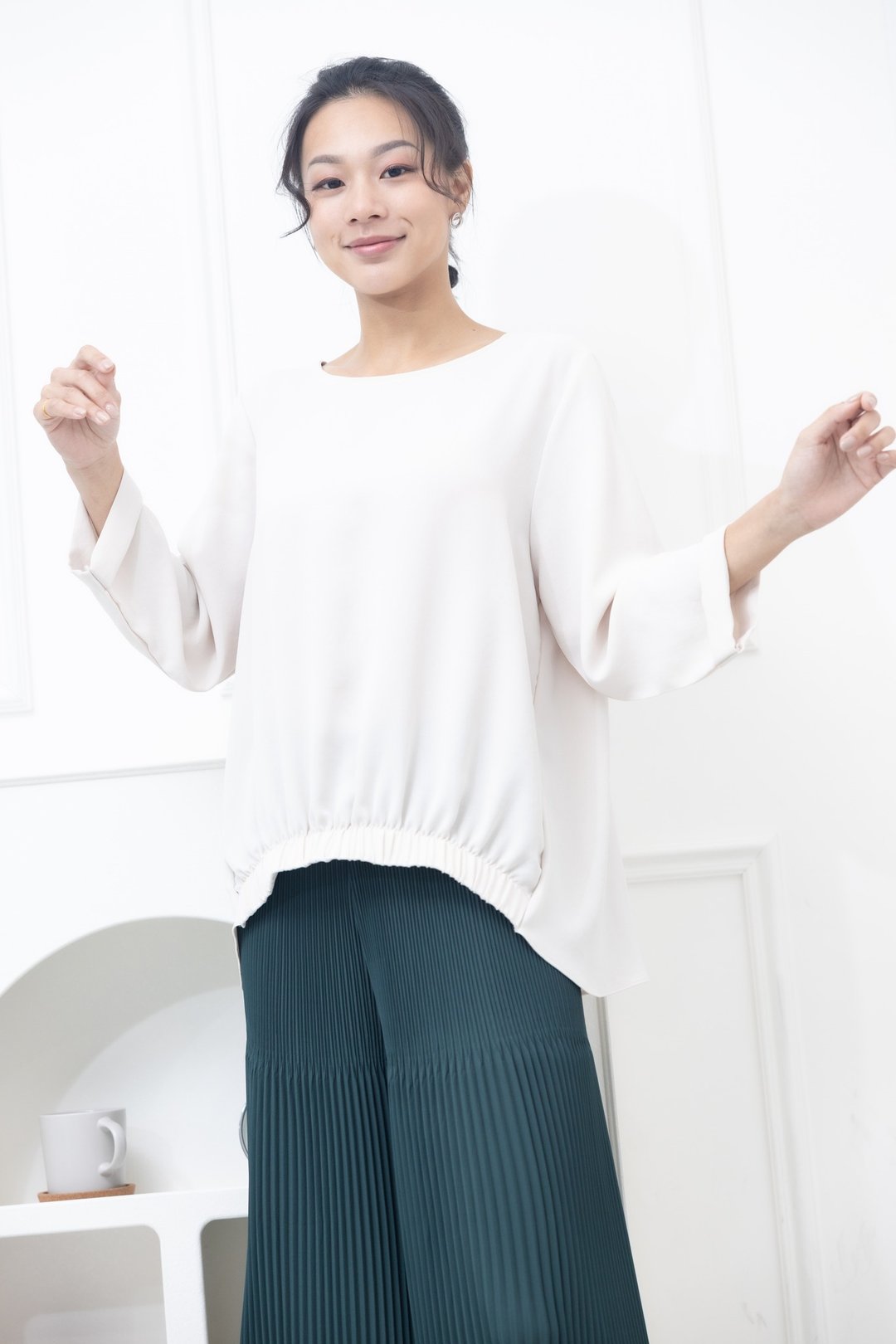 下摆松紧七分袖上衣 杏色 - 女装上衣 - 其他材质 白色