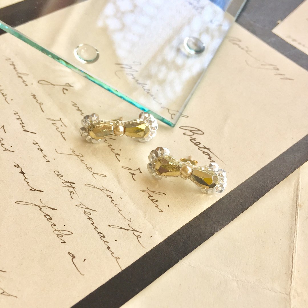 Limited! Hourglass ribbon - 耳环/耳夹 - 其他材质 金色