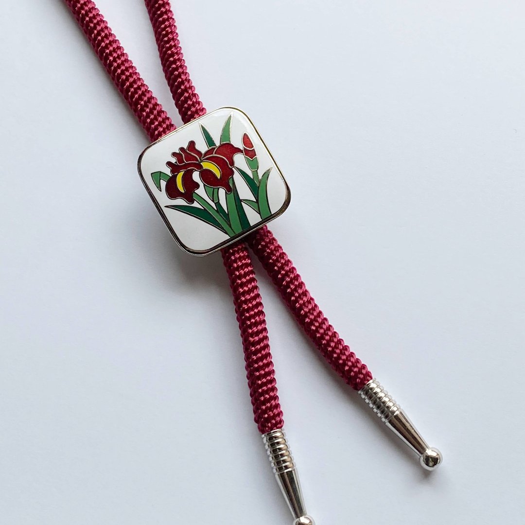 Kakitsubata Cloisonne loop tie [Red Red] Red copper metal cloisonne bolotie - 领带/领带夹 - 其他材质 红色