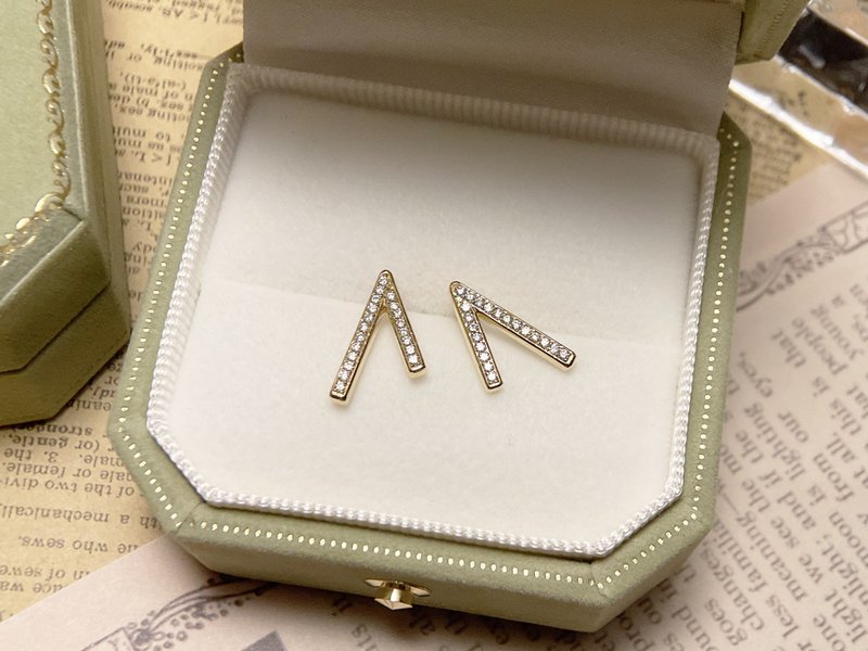 【NVJD】航海者第一话。方向小V真钻耳环(K金实心)-两色 - 耳环/耳夹 - 贵金属 银色