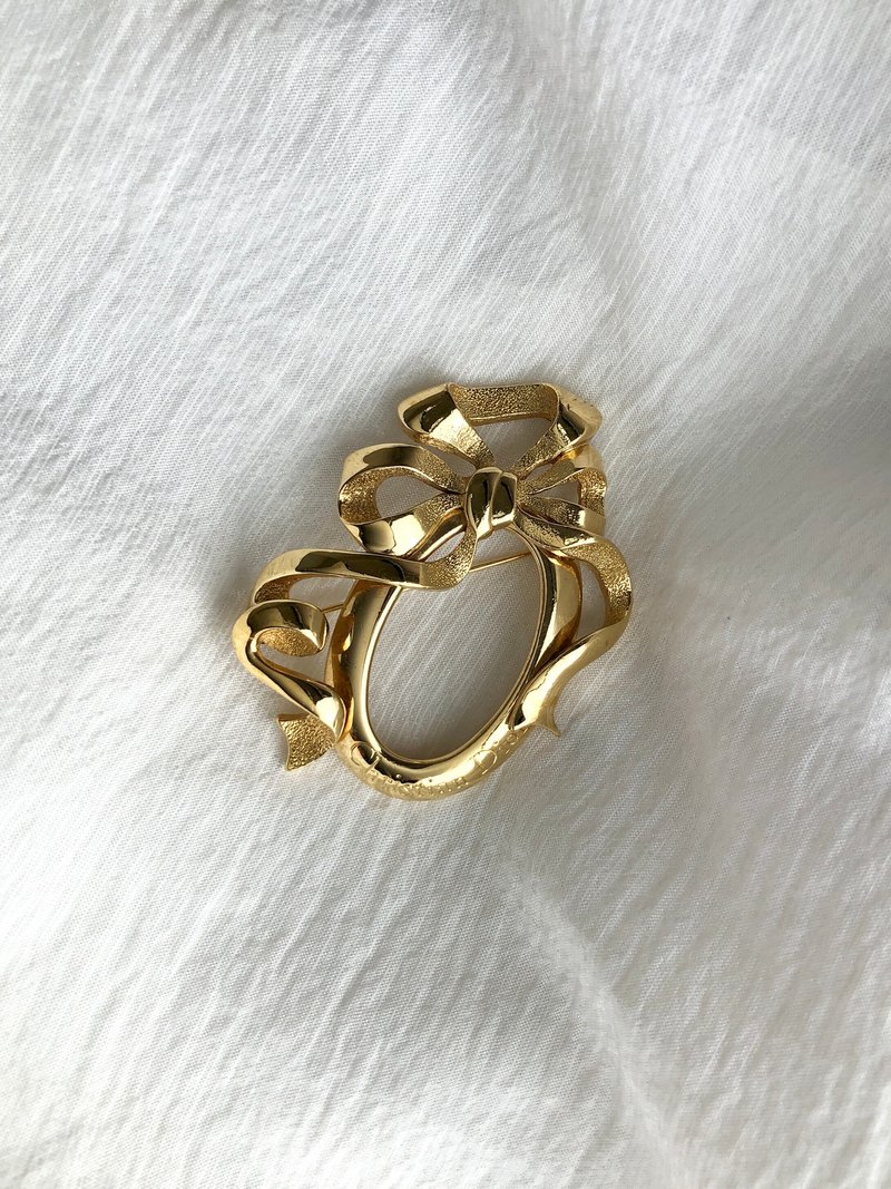 【日本直送 名牌中古包】Christian Dior 迪奥 胸针 金色 缎带 椭圆形 vintage 古董 4uz386 - 胸针 - 其他材质 金色