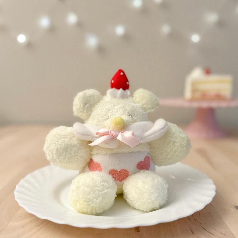 草莓鲜奶油蛋糕小熊玩偶 甜美温柔的疗愈时光 - 玩具/玩偶 - 其他材质 黄色