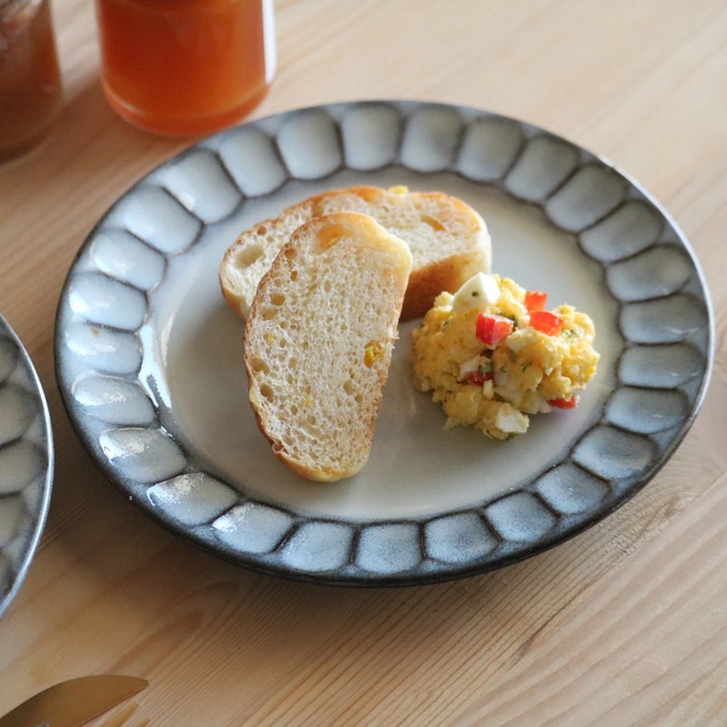 Takatori ware Takatori ware Waika plate with sinogi rim - 盘子/餐盘/盘架 - 陶 白色