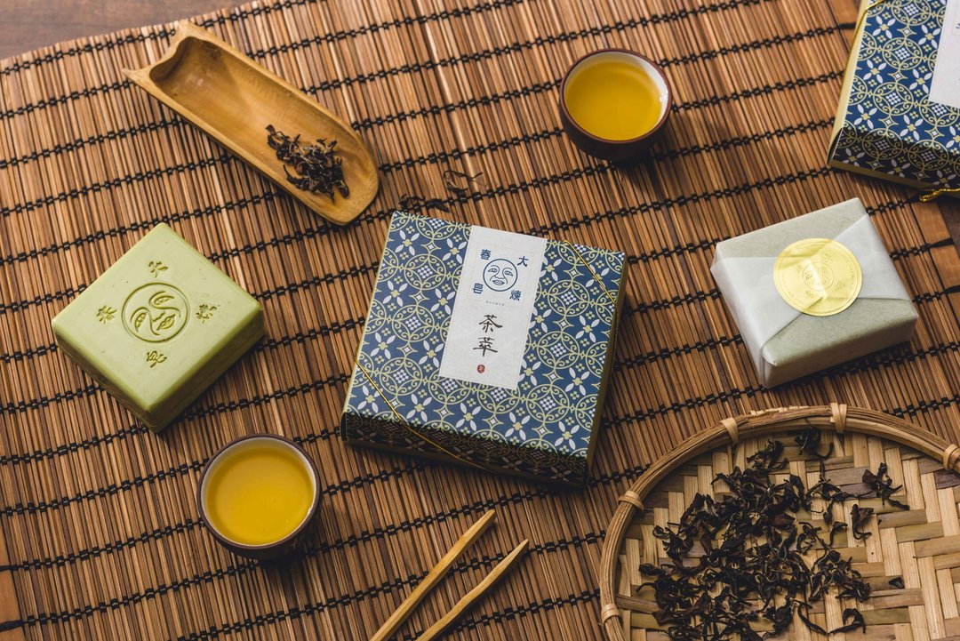稻埕时光经典茶萃皂 . 乌龙茶末去角质【大春炼皂 DACHUN】120g - 沐浴用品 - 植物．花 绿色