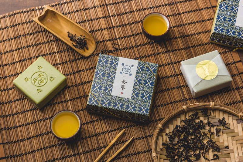 稻埕时光经典茶萃皂 . 乌龙茶末去角质【大春炼皂DACHUN】120g - 沐浴用品 - 植物．花 绿色