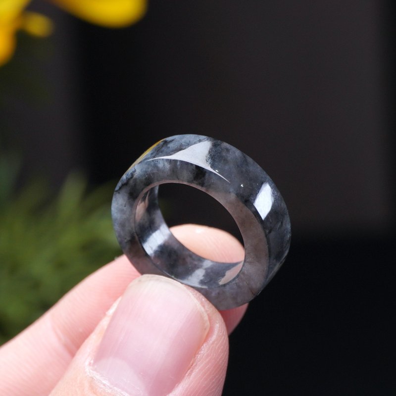 冰乌鸡翡翠角戒戒指戒圈 | 国际9围 | 天然缅甸玉翡翠A货 | 送礼 - 戒指 - 玉石 黑色