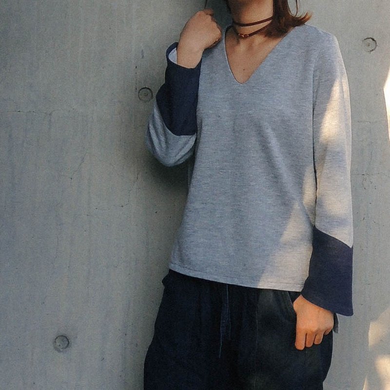 V领灰蓝弧形袖口上衣 - 女装上衣 - 棉．麻 灰色