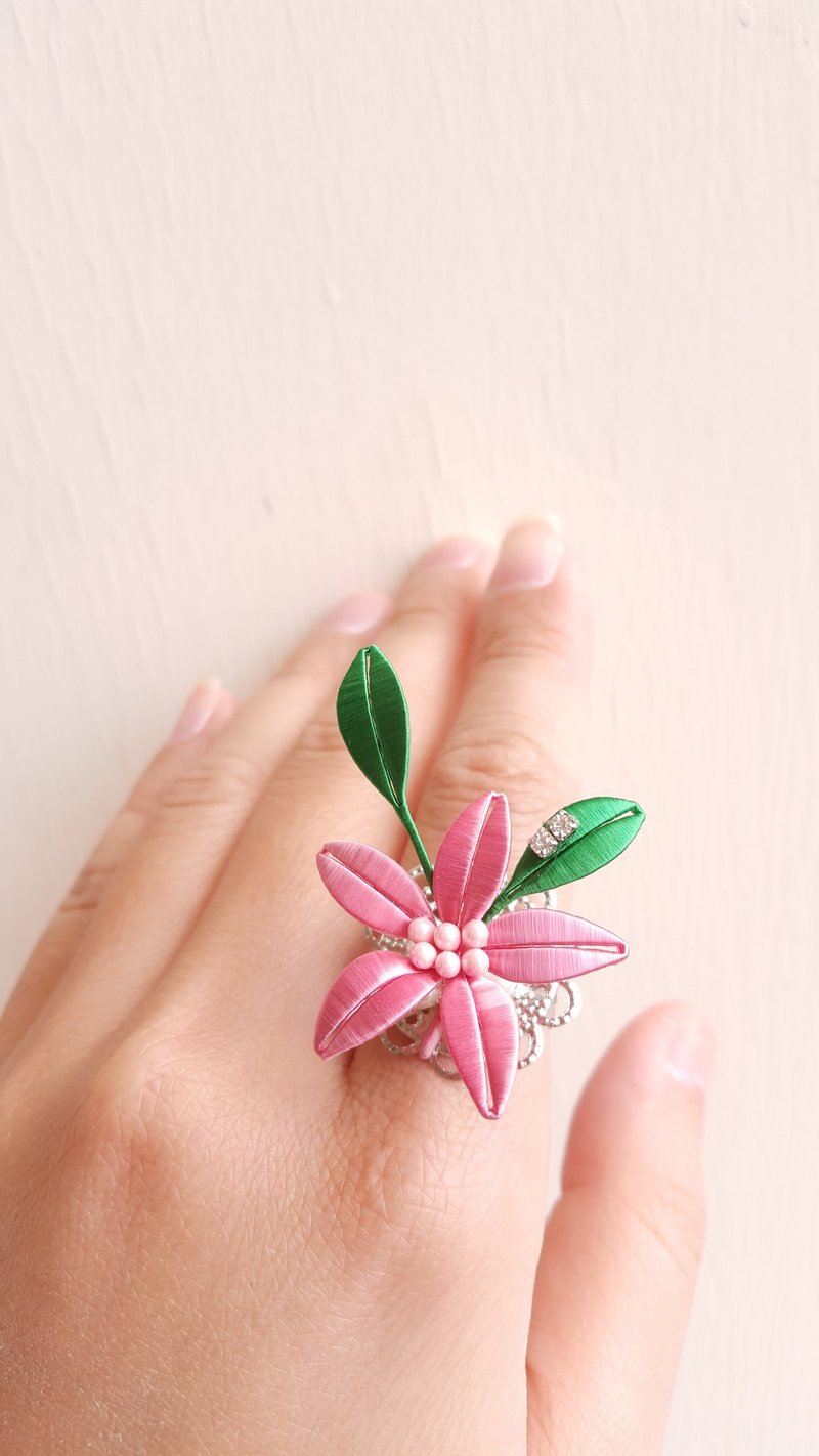 【春仔花】春分-百合花戒指 - 戒指 - 丝．绢 粉红色