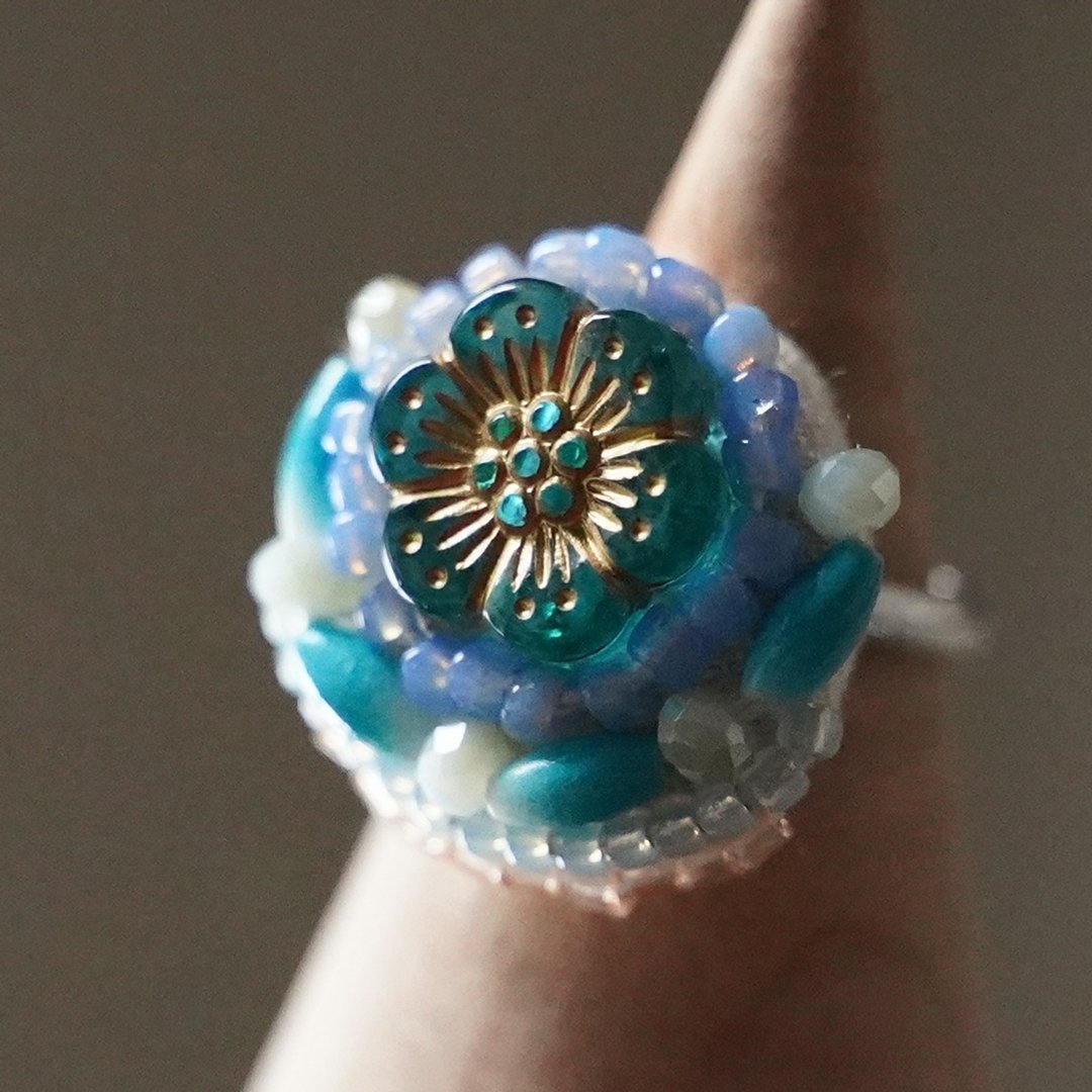 Talkative Ring 48 Free Size Bead Embroidery Ring Flower Blue Colorful - 戒指 - 玻璃 多色