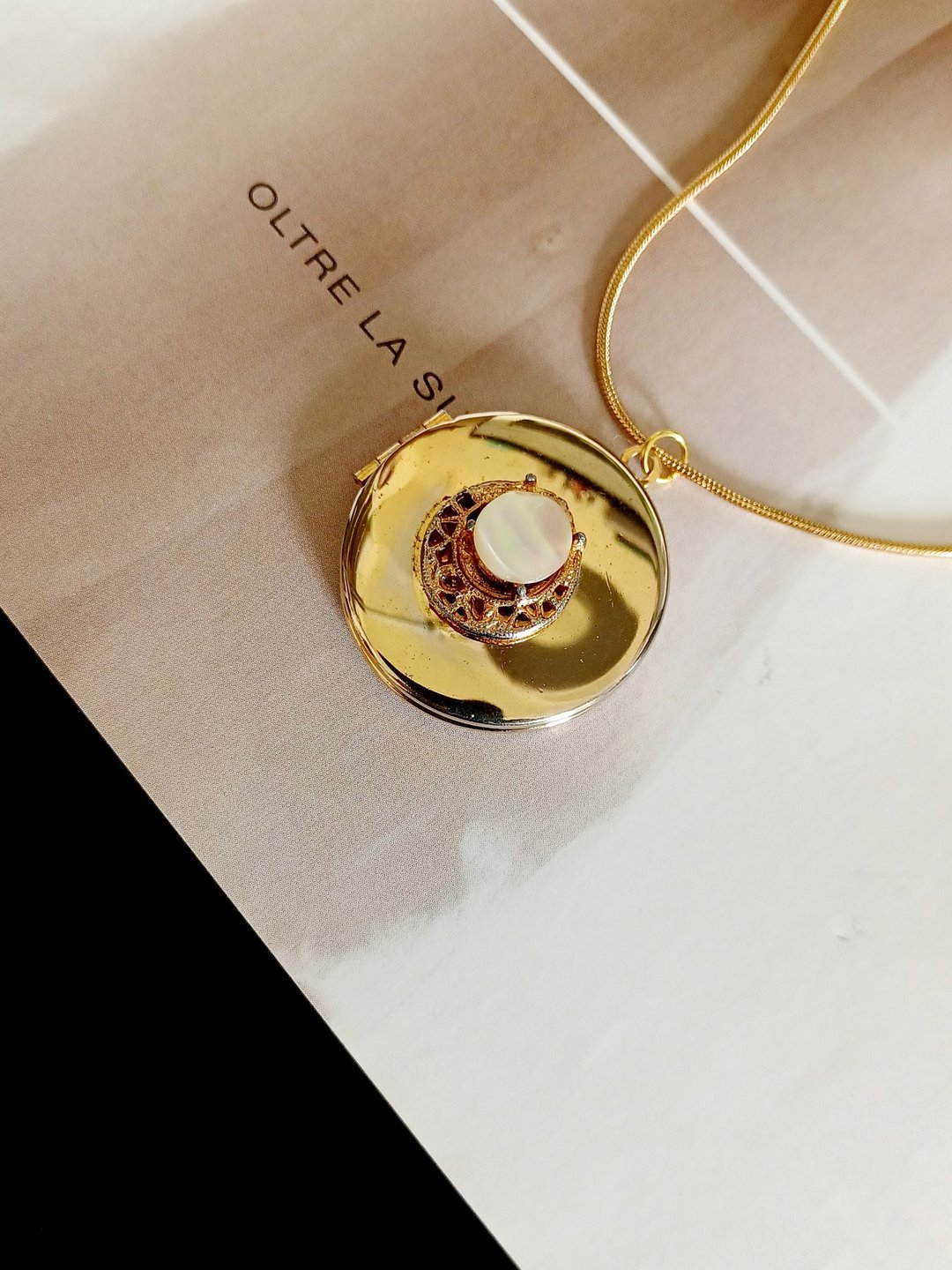 vintage jewelry 复古金色圆形珠贝 locket 项链 - 项链 - 其他金属 