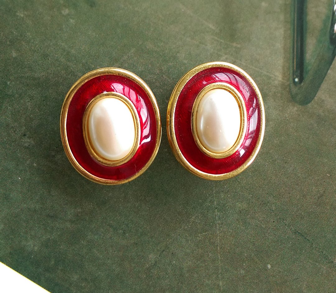 Vintage Jewelry 西洋古董饰品 MONET 典雅 红珐琅 仿珠 针式耳环 - 耳环/耳夹 - 其他金属 金色