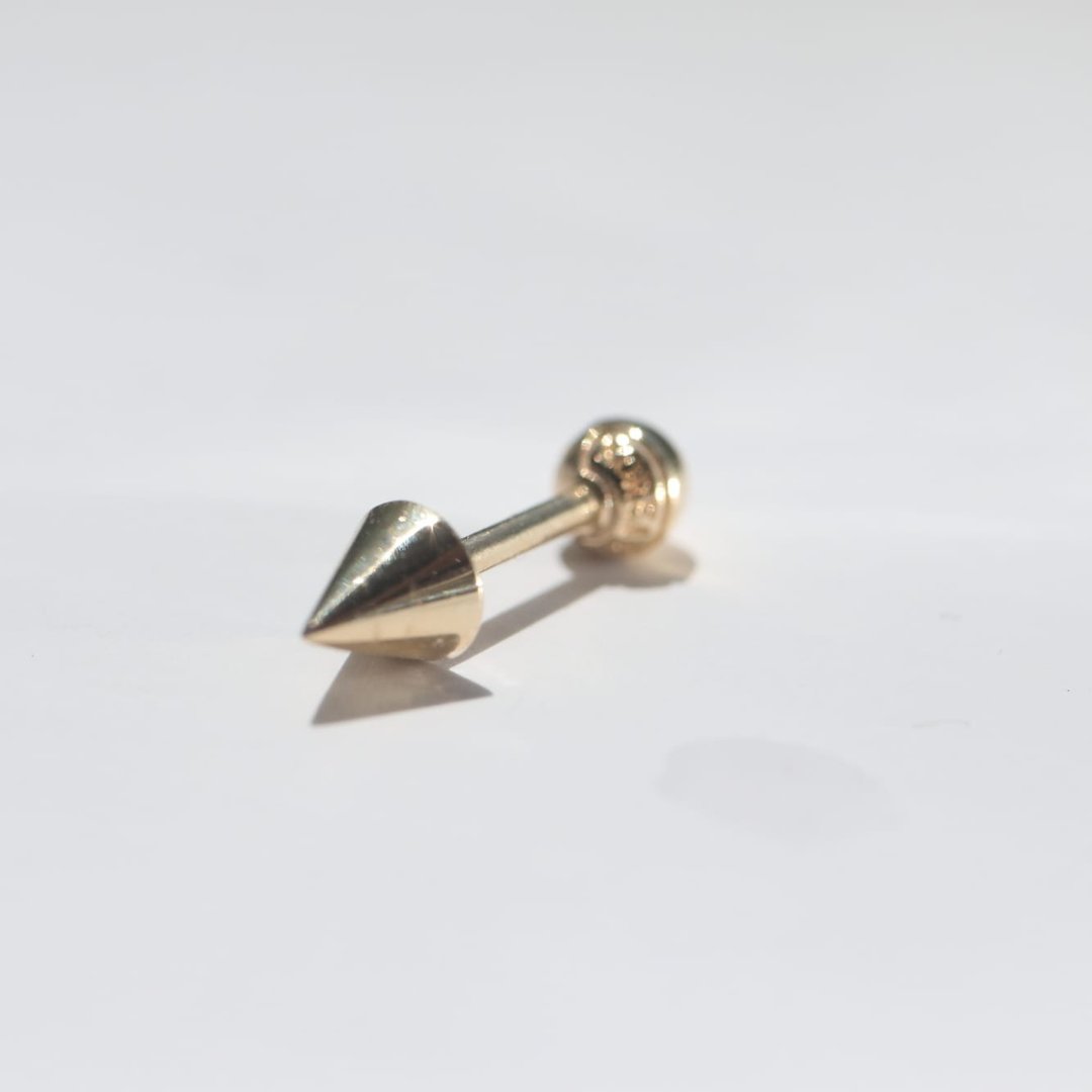 14K 立体金尖锥锁珠耳环(单个)耳骨 耳窝 不退色 - 耳环/耳夹 - 贵金属 金色