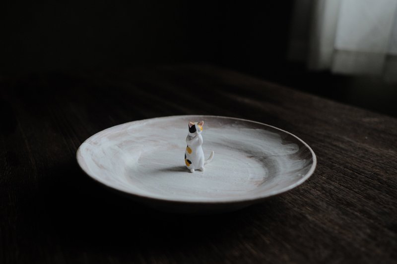 绿幽・雾驻足的空间・高平盘 - 盘子/餐盘/盘架 - 陶 白色