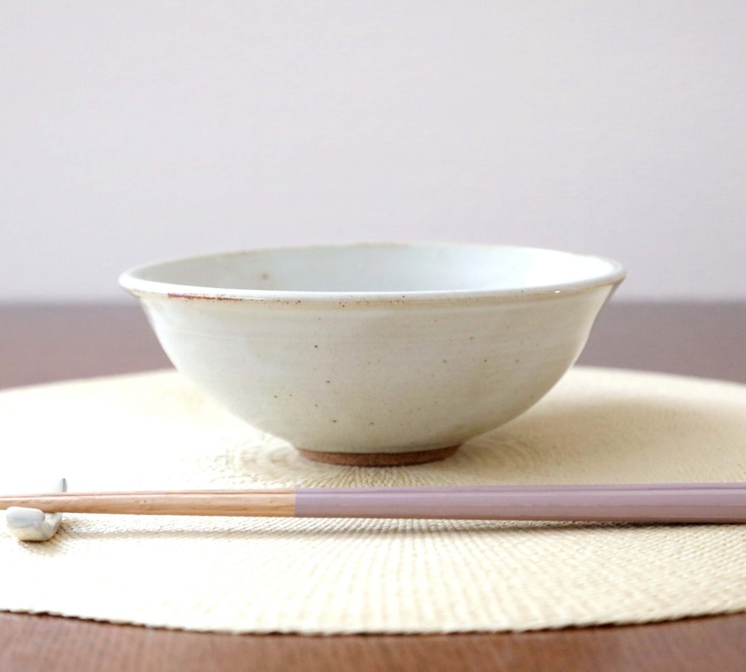 特价 / 红瓷土和白釉制成的大碗，非常适合茶泡饭、盖饭、面条等。 - 碗 - 陶 白色