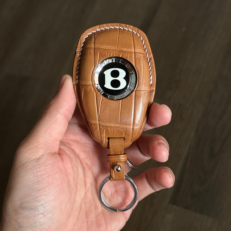//加购区// 汽车钥匙皮套 厂徽篓空 皮革汽车钥匙套 台湾手工制作 - 钥匙链/钥匙包 - 真皮 多色