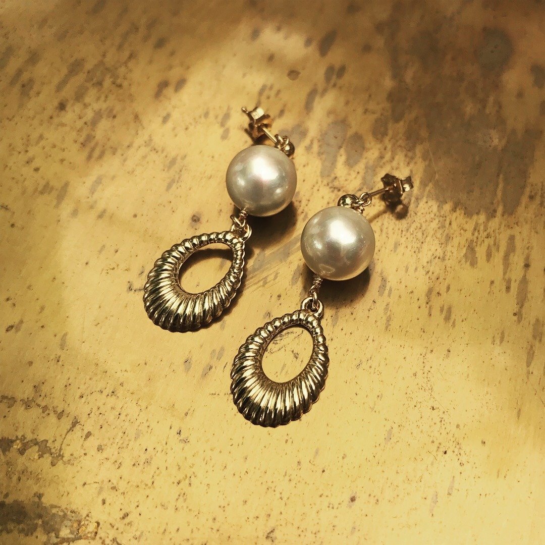EARRINGS &amp; CLIP-ON / 14kgf &amp; Shell Pearl / LeafPr01 - 耳环/耳夹 - 其他金属 白色