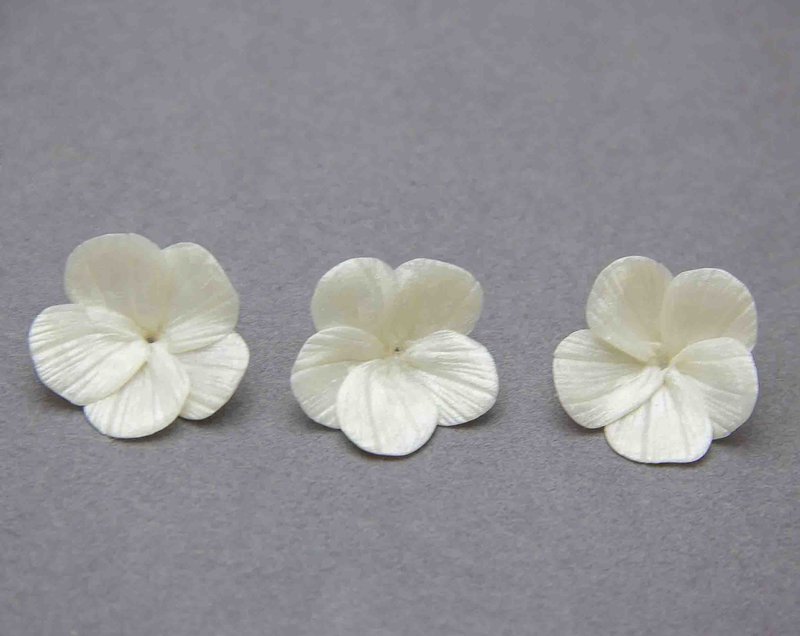 Pearl Flower for jewelry making (Set 3 pcs), Big five petal flower clay - 零件/散装材料/工具 - 塑料 白色