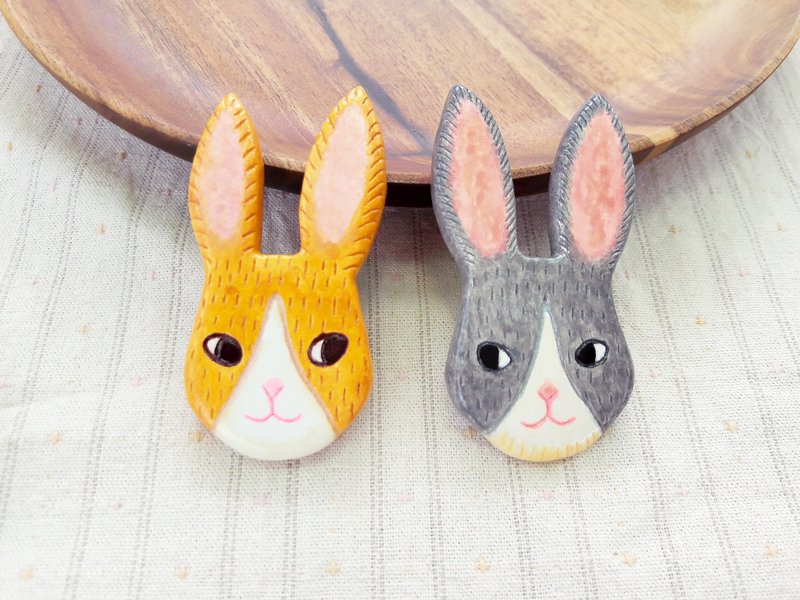 动物别针 / 森林野兔 (左) - 胸针 - 粘土 灰色