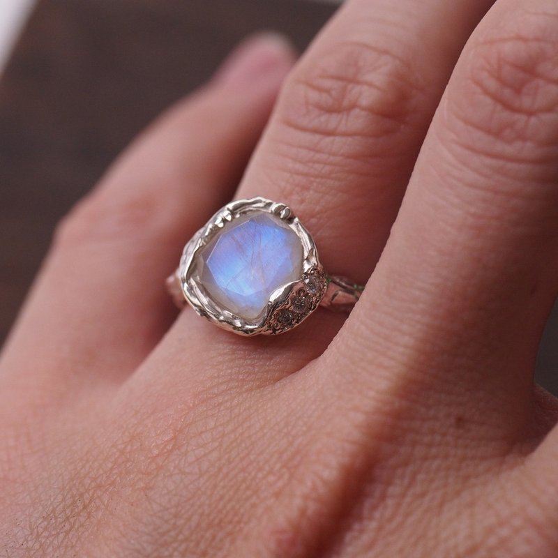 月光石手工纯银戒指 六月诞生石 Moonstone Handmade Ring - 戒指 - 半宝石 蓝色