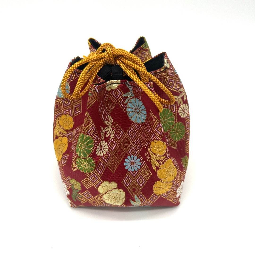 A stylish drawstring bag with a Japanese pattern made from Kyoto Nishijin-ori fabric. - 其他 - 聚酯纤维 红色