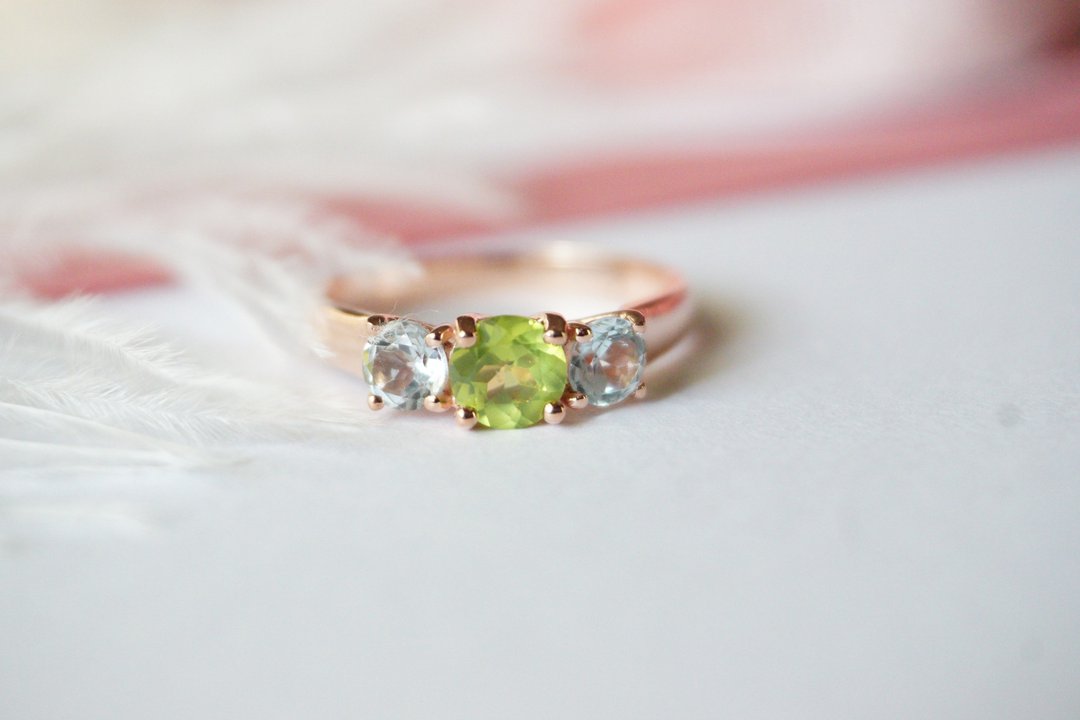 Natural Peridot and white topaz Silver Ring with rose gold plated - 戒指 - 纯银 绿色