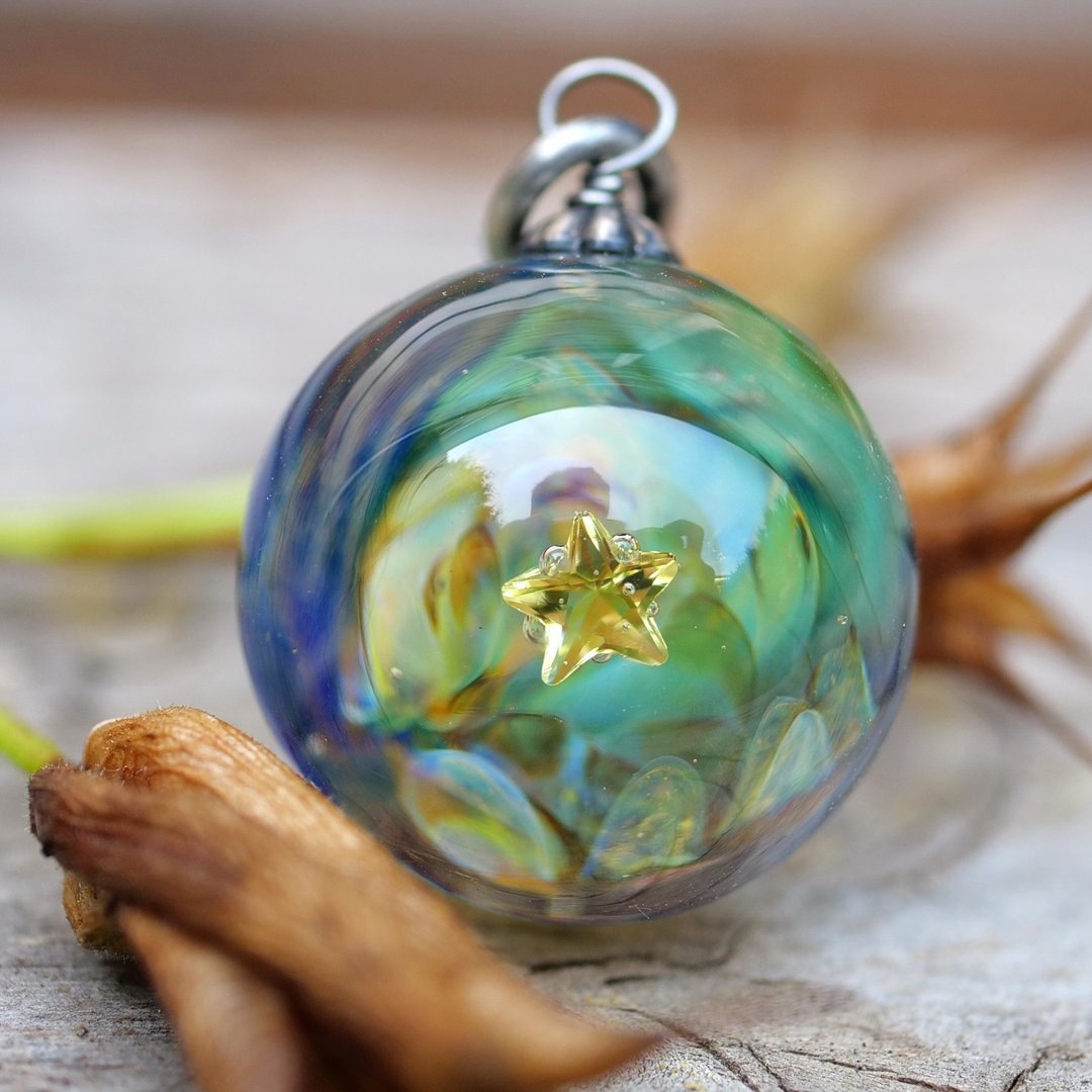 Star Radiance - glass pendant with star inside - 项链 - 玻璃 多色
