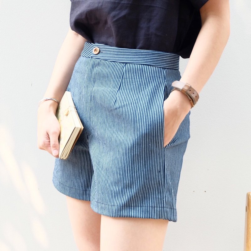 Jean Shorts - Dark Blue color (Have only sizem) - 女装长裤 - 其他材质 蓝色