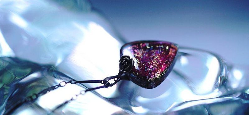 Guitar pick emblem - 项链 - 玻璃 红色