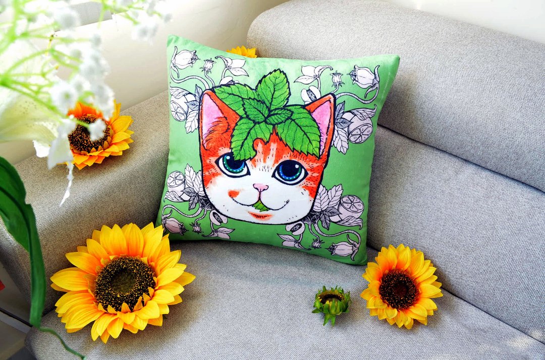 Gookaso原创绘本设计创作 薄荷叶猫咪卡通丝绒质印花抱枕 45x45cm - 枕头/抱枕 - 聚酯纤维 蓝色