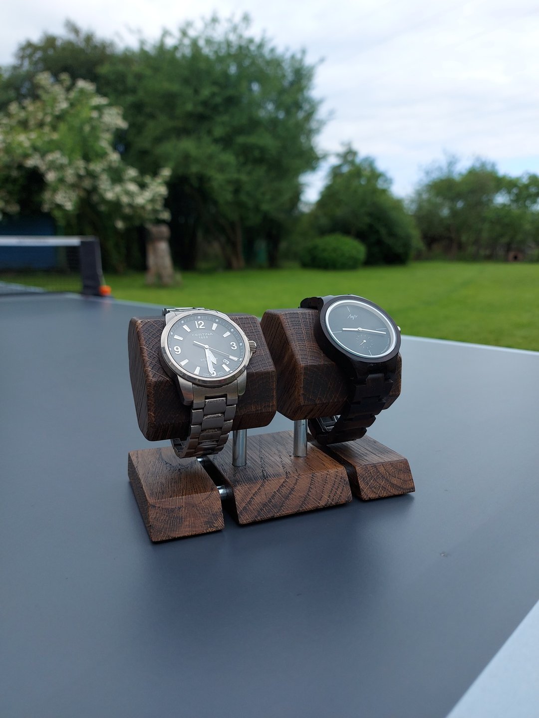 Wood watch display/holder/stand for men and women. Present for a husband, dad - 男表/中性表 - 木头 咖啡色