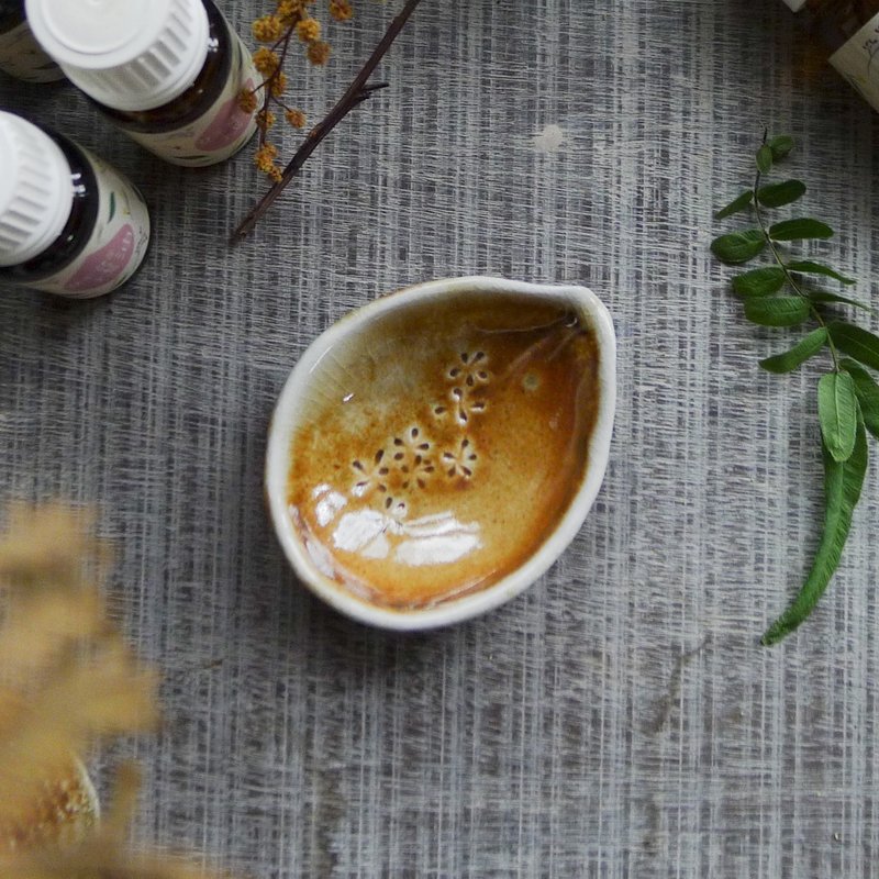 手捏柴烧陶调油钵 白圈桂花 - 香薰/精油/线香 - 陶 卡其色