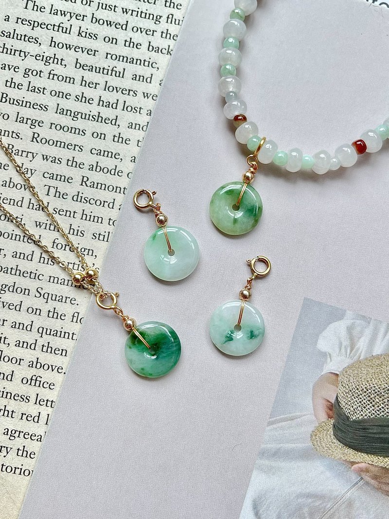 缅甸玉A货翡翠-冰绿平安扣翡翠14k包金随意扣 挂饰 礼物 天然石 - 吊饰 - 玉石 金色