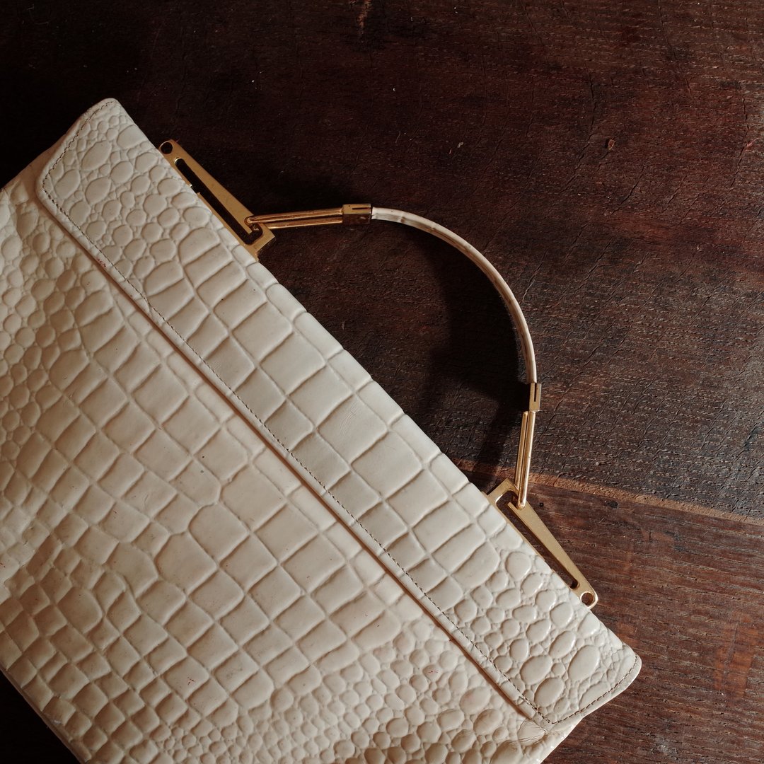 米白色鳄鱼腹部压纹手提古董包 Vintage Bag - 手提包/手提袋 - 人造皮革 白色