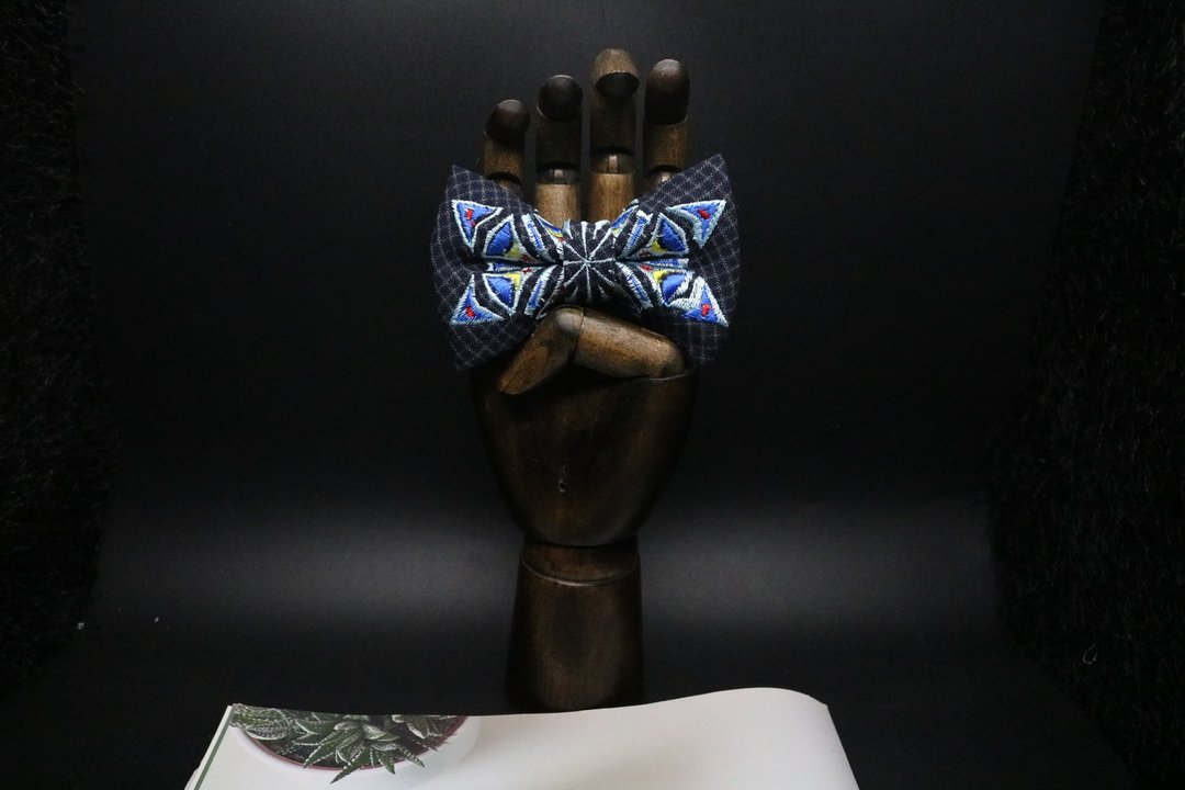 藍色格子復古花紋刺繡領結英倫蝴蝶結 - 领结/领巾 - 棉 蓝色