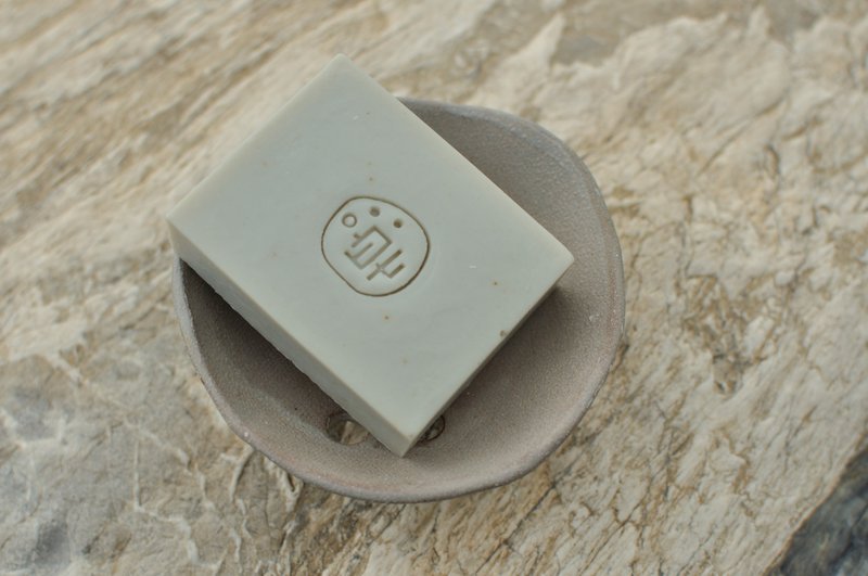 表面摸起来有颗粒感・Heyu Soap ・手捏陶皂盘・陶土制・自然沥水 - 卫浴用品 - 陶 卡其色